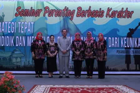 Bekali Istri Karyawan untuk Pendidikan Karakter Anak,  IIPBUMN Riau Gelar Seminar Parenting
